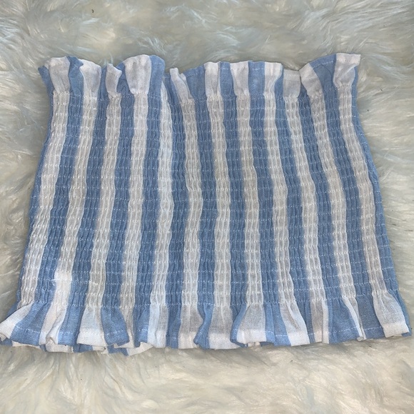 Striped Ribbed Buttoned Crop Top - Picture 3 of 3